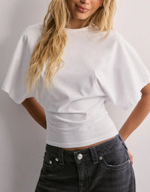 WHITE SLEEVE TEE