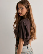 WHITE SLEEVE TEE