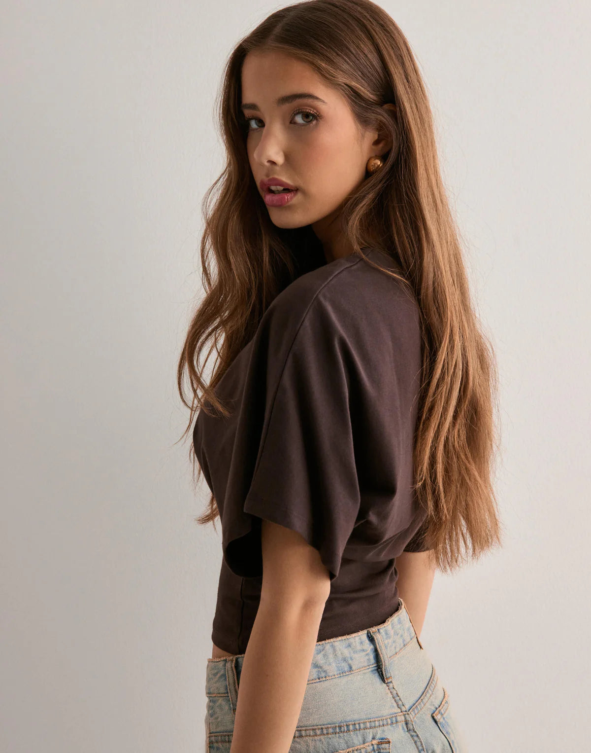 WHITE SLEEVE TEE